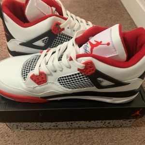 Jordan 4 fire red